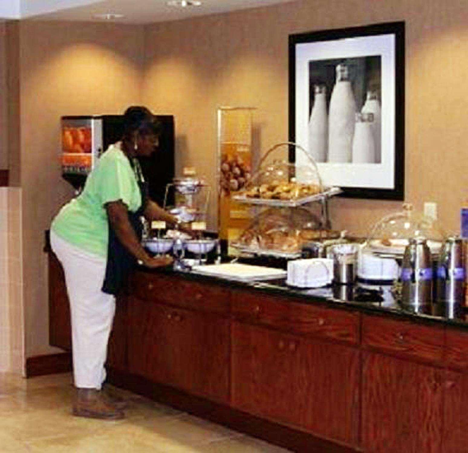 Hampton Inn & Suites Bloomington-Normal Restaurant foto